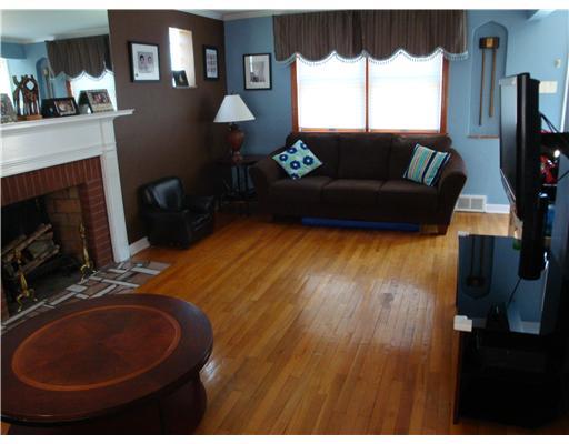 3459 West Run Road Munhall, PA 15120 - Photo 3 of 18 Living Room.