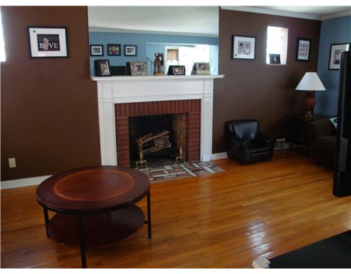3459 West Run Road Munhall, PA 15120 - Photo 4 of 18 Living Room.