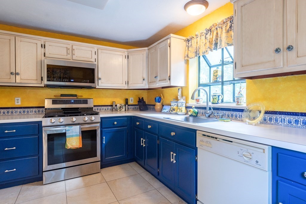63 Ridgewood Drive, Unit 63 Atkinson, NH 03811 - Photo 6 of 39