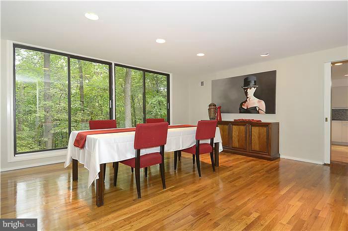 705 Potomac River Road McLean, VA 22102 - Photo 11 of 29 Dining Room