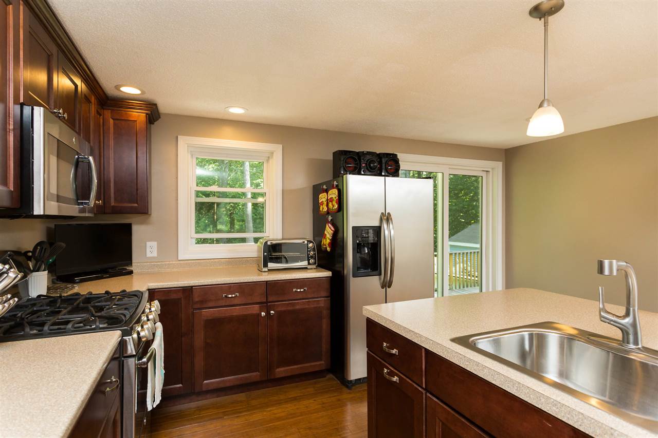 53 Franklin Street Rochester, NH 03867 - Photo 3 of 38