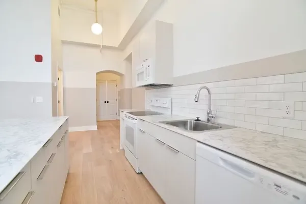 $1,940 | 30 West Broad Street, Unit 209, Rochester, NY 14614