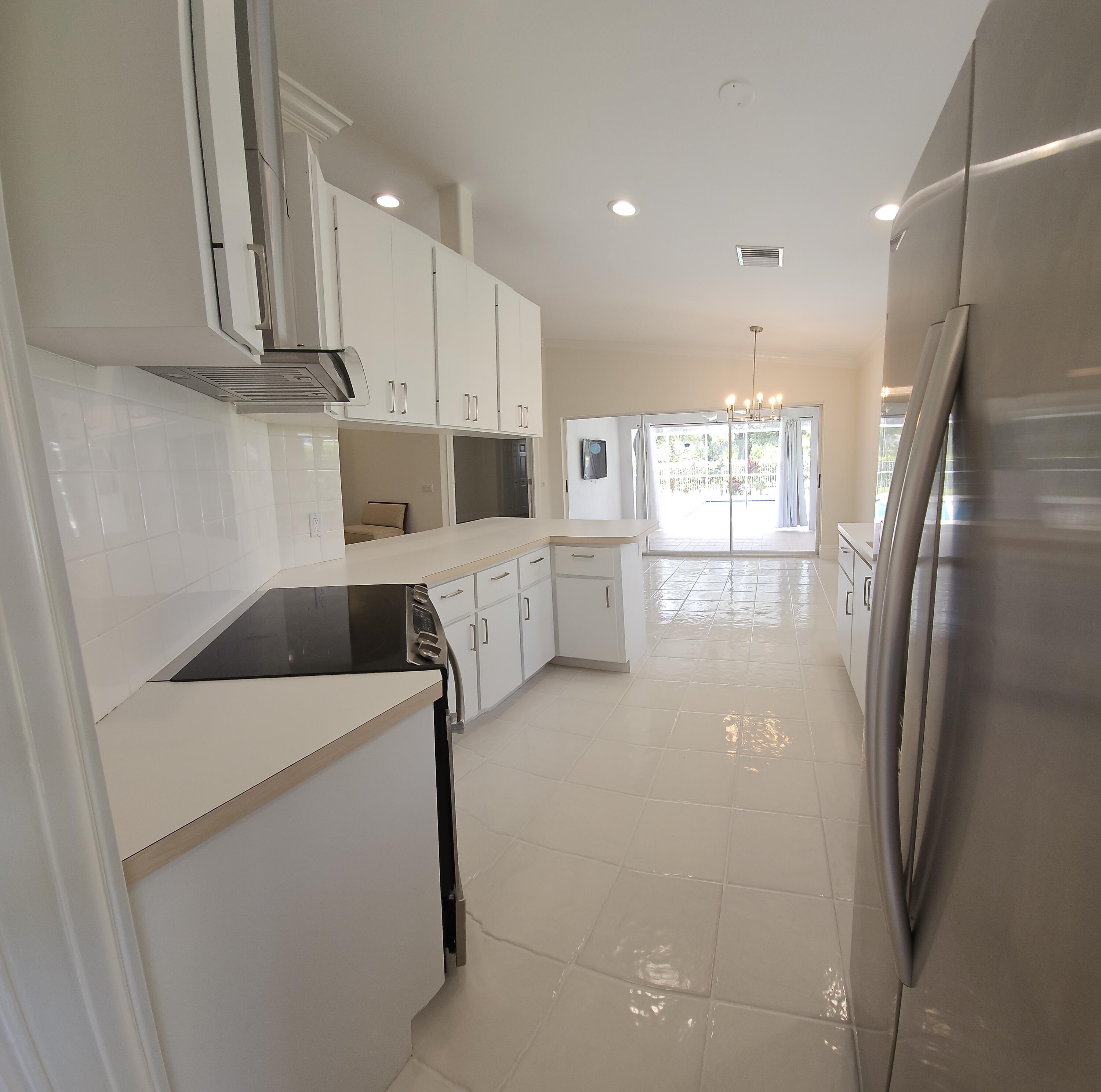 305 Brier Circle Jupiter, FL 33458 - Photo 11 of 32 305 Brier Circle Thom Montrois Remax (5