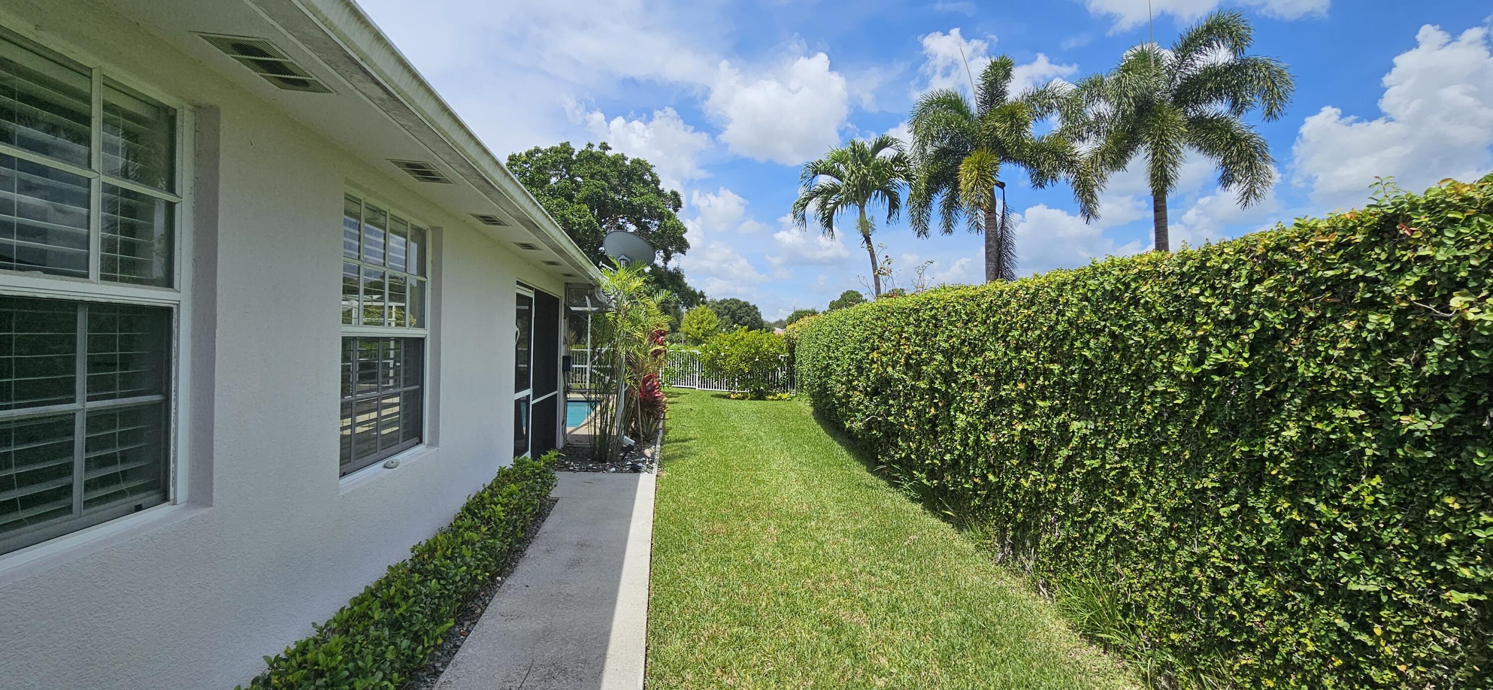 305 Brier Circle Jupiter, FL 33458 - Photo 2 of 32 305 Brier Circle Thom Montrois Remax (5