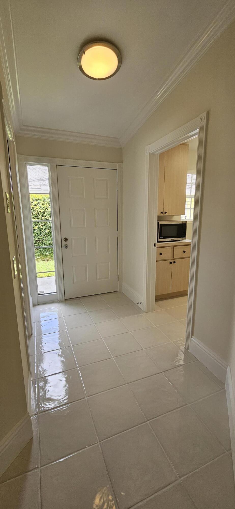 305 Brier Circle Jupiter, FL 33458 - Photo 9 of 32 Entry