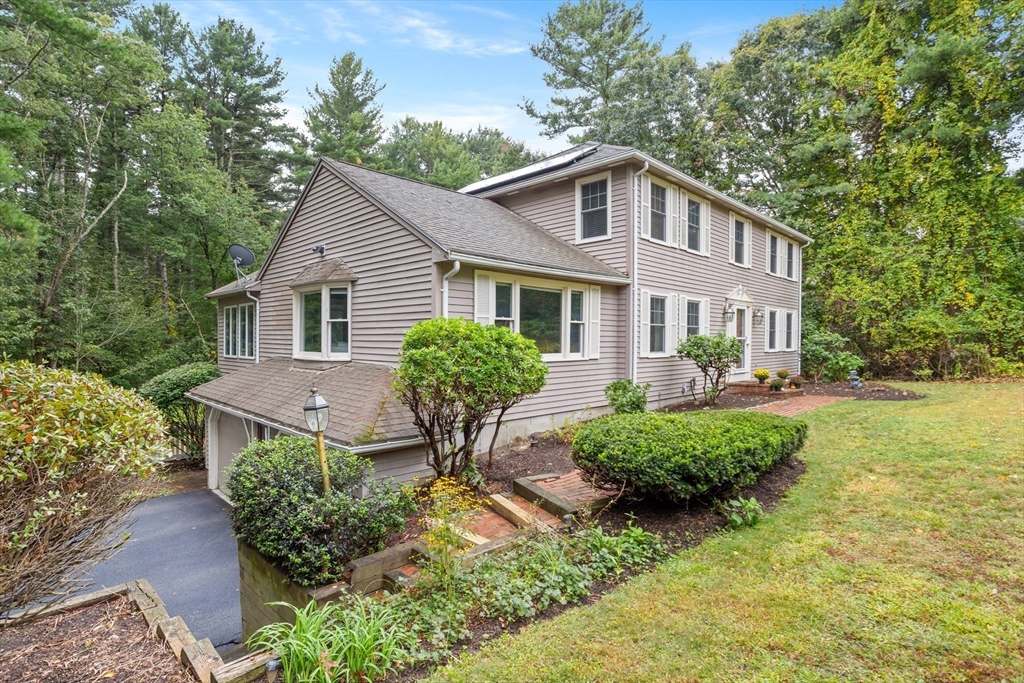 38 Robin Road Norfolk, MA 02056 - Photo 3 of 40 Gallery Image 3