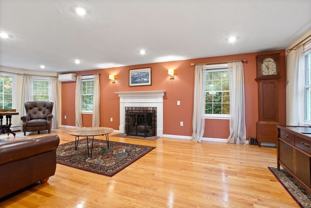 38 Robin Road Norfolk, MA 02056 - Photo 6 of 40 Gallery Image 6