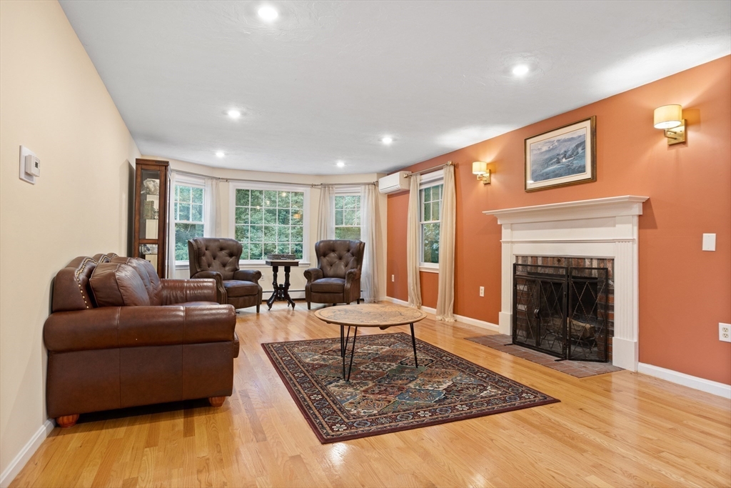 38 Robin Road Norfolk, MA 02056 - Photo 7 of 40 Gallery Image 7