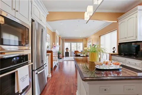 $949,000 | 5205 West 116th Street, Leawood, KS 66211