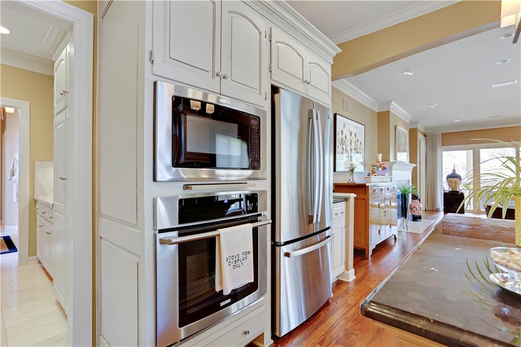 5205 West 116th Street Leawood, KS 66211 - Photo 12 of 43