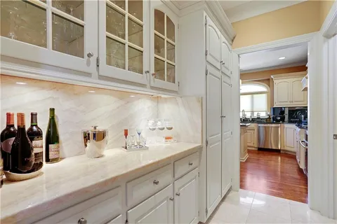 $949,000 | 5205 West 116th Street, Leawood, KS 66211