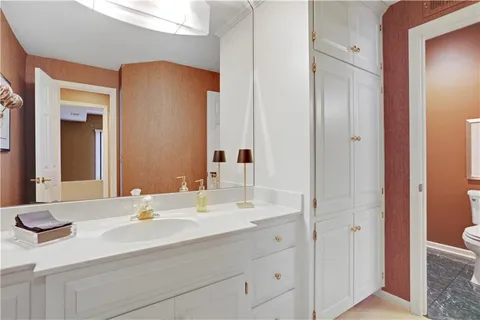 $949,000 | 5205 West 116th Street, Leawood, KS 66211