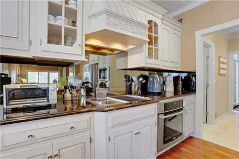 $949,000 | 5205 West 116th Street, Leawood, KS 66211