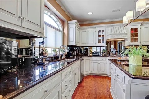 $965,000 | 5205 West 116th Street, Leawood, KS 66211