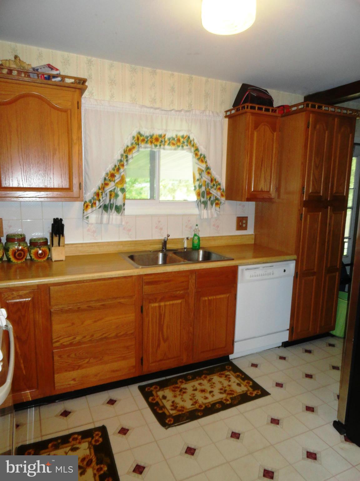 548 Rita Drive Odenton, MD 21113 - Photo 3 of 14 Kitchen