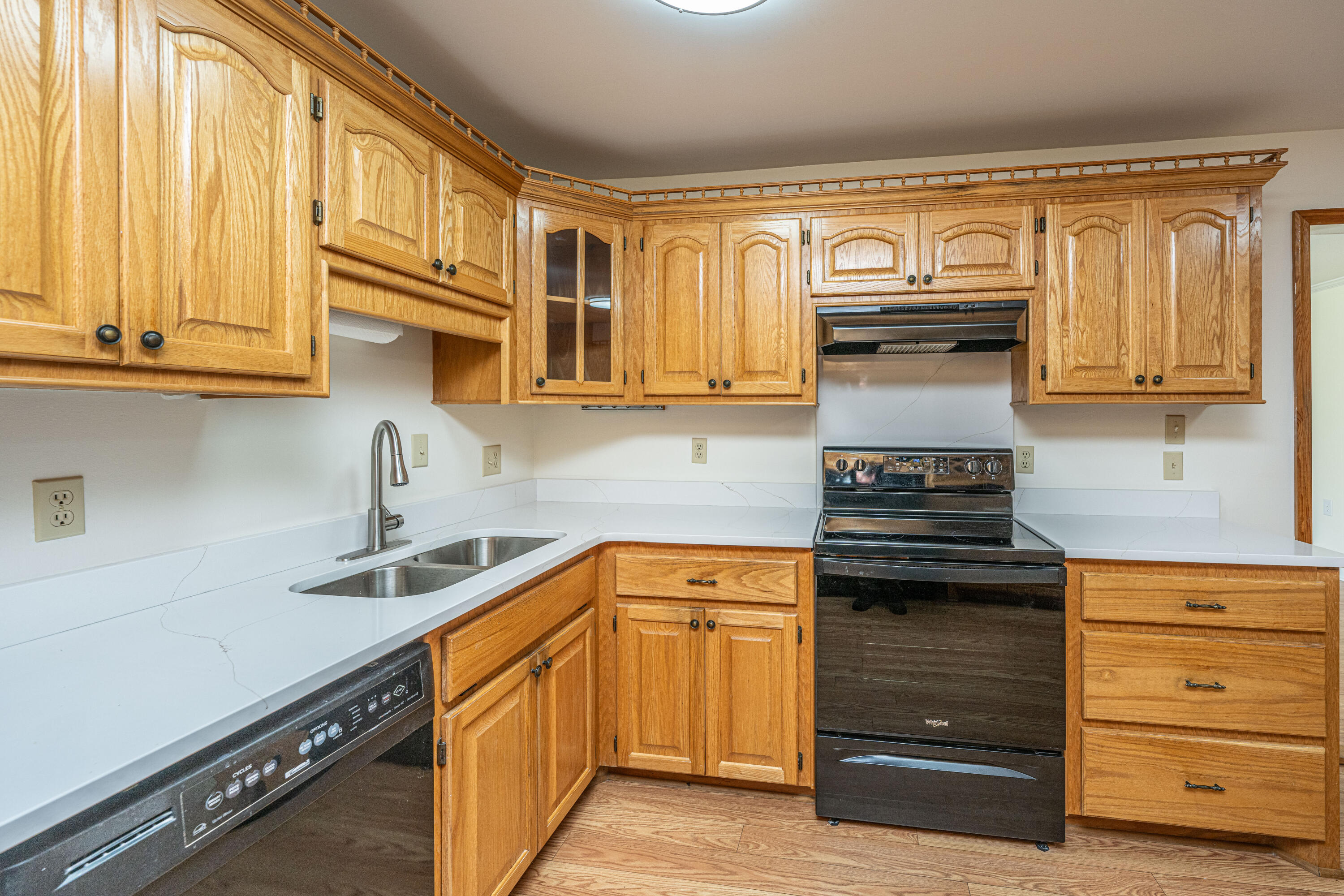 119 Rahway Road Goose Creek, SC 29445 - Photo 9 of 32 Undermount sink + black appliances