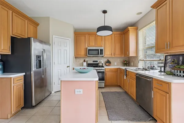 $2,350 | 8002 Cross Trail Drive, Sugar Land, TX 77479