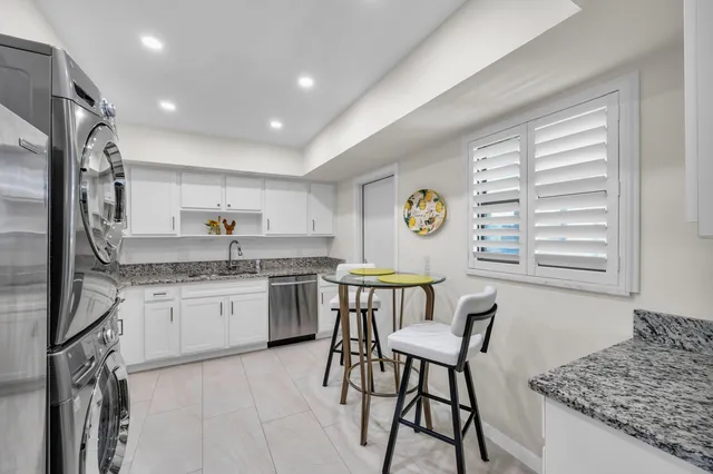 $469,000 | 4 Southeast Turtle Creek Drive, Unit E, Jupiter, FL 33469