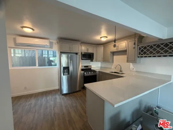 $4,295 | 2106 Pisani Place, Venice, CA 90291