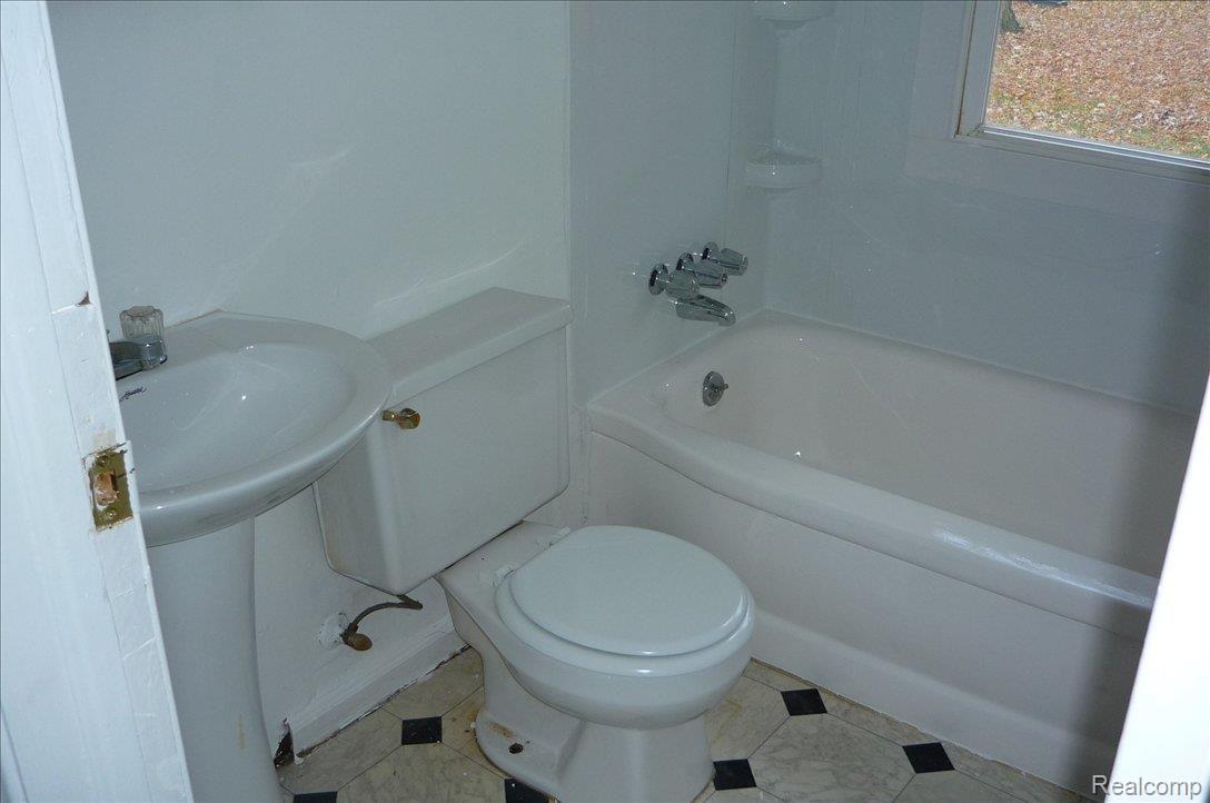 25854 Colgate Street Inkster, MI 48141 - Photo 20 of 25 909 Fairwood 11 9 11 014