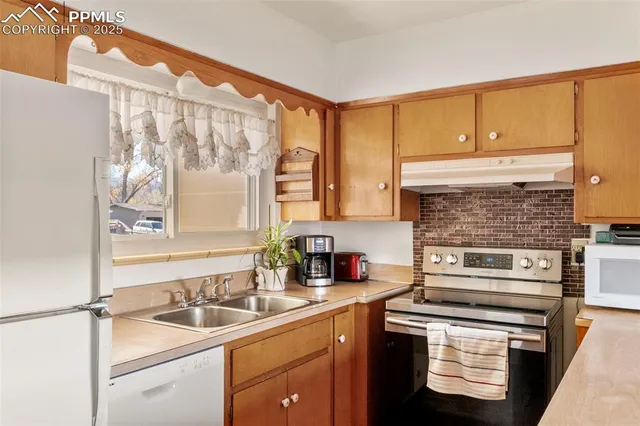 $380,000 | 102 Landoe Lane, Colorado Springs, CO 80911