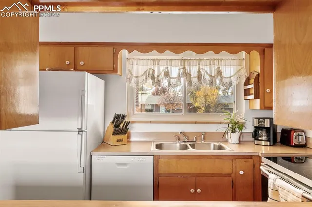 $380,000 | 102 Landoe Lane, Colorado Springs, CO 80911