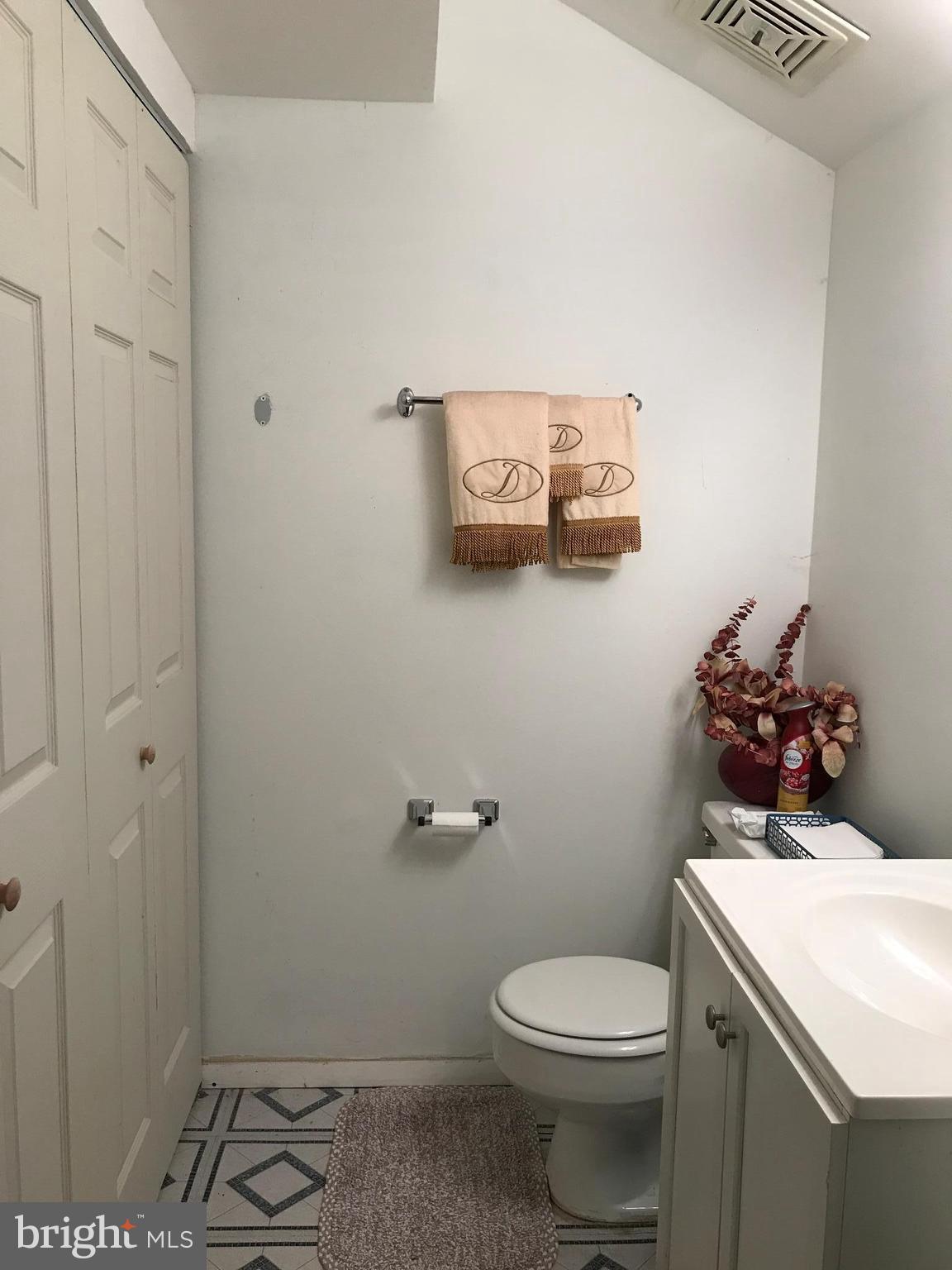 8210 Tory Road, Unit 139 Springfield, VA 22152 - Photo 8 of 24 Powder Room