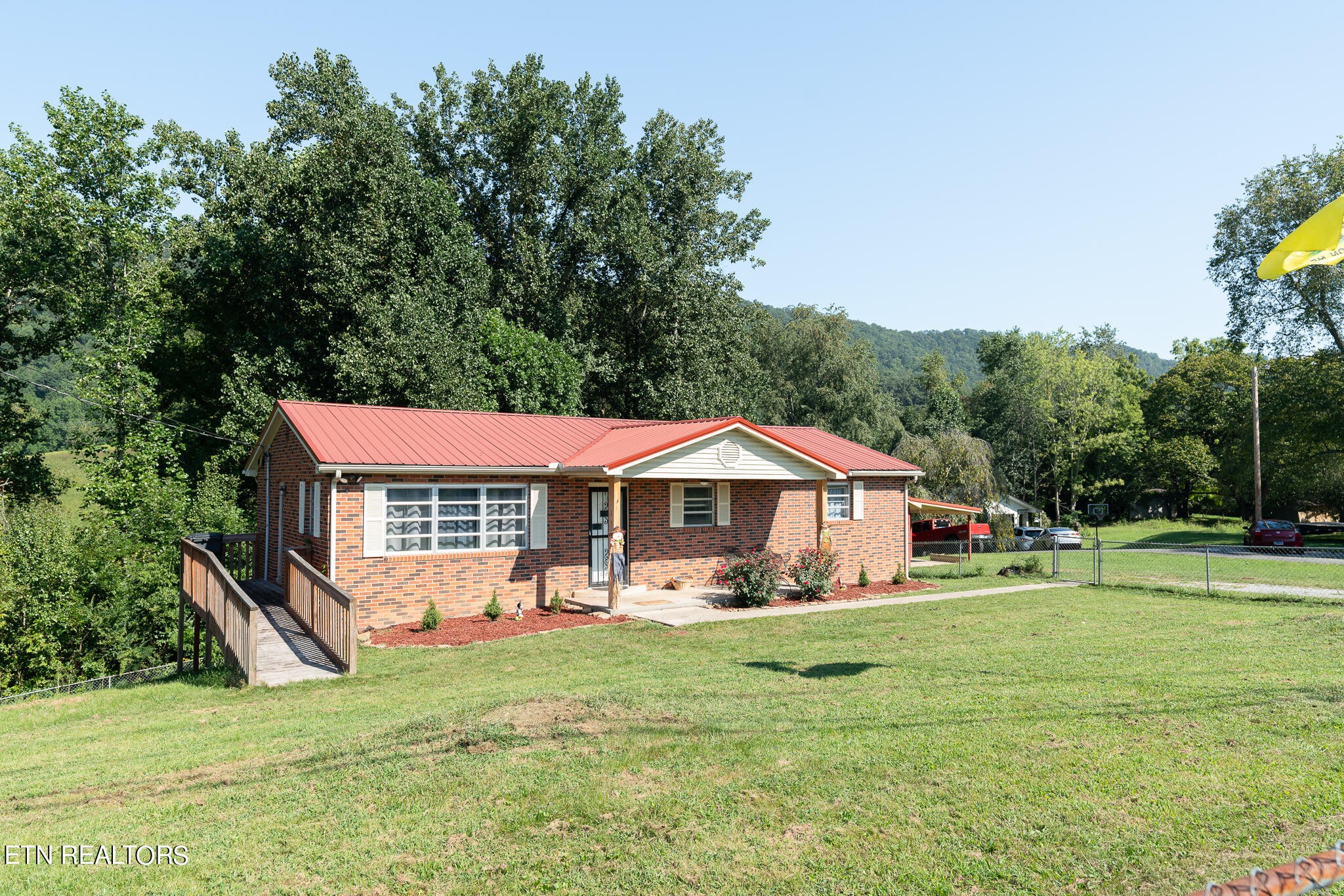 1491 Back Valley Road La Follette, TN 37766 - Photo 3 of 20 Gallery Image 3