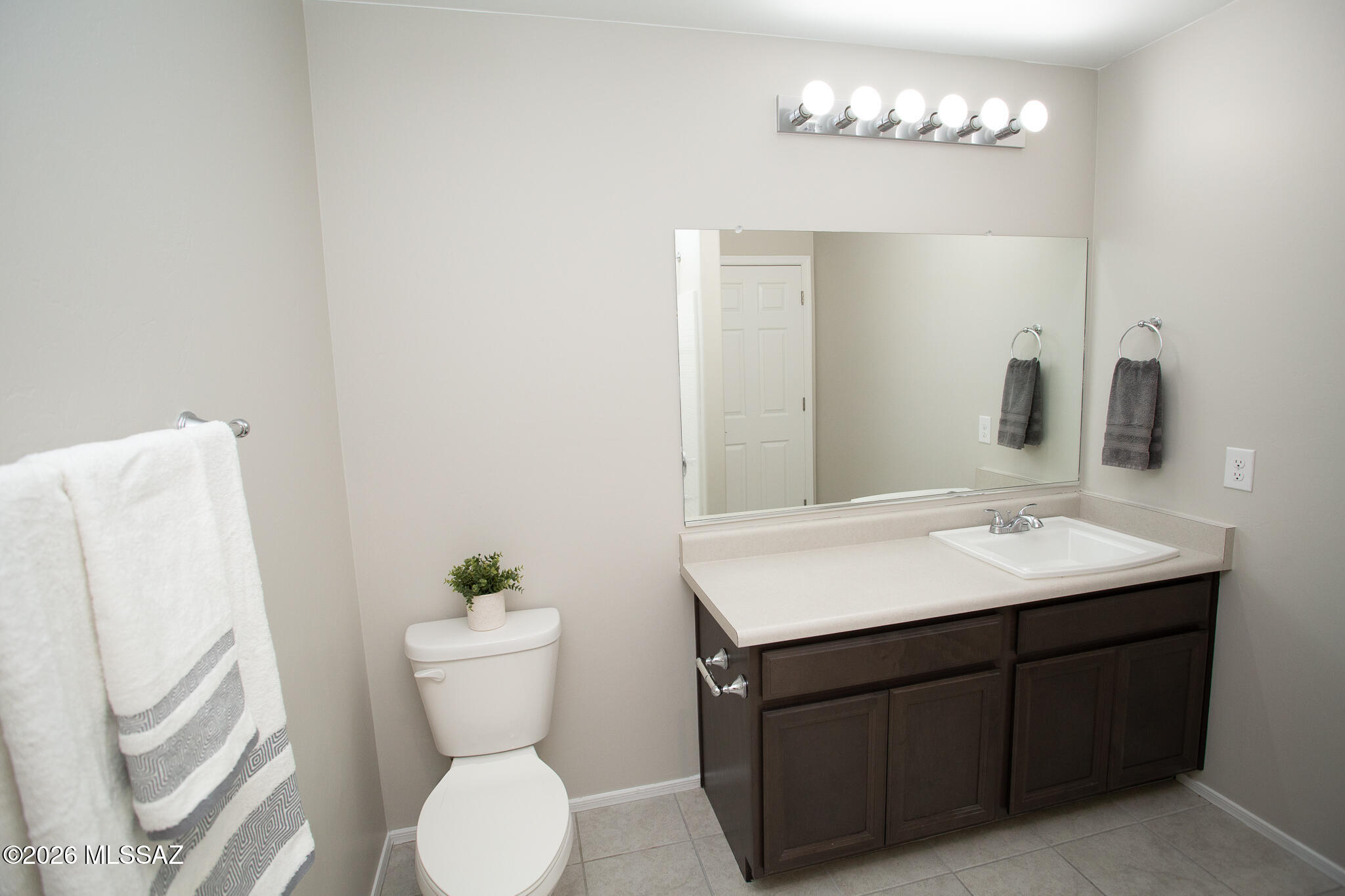 12071 East Ryscott Circle Vail, AZ 85641 - Photo 28 of 37 Secondary Bathroom