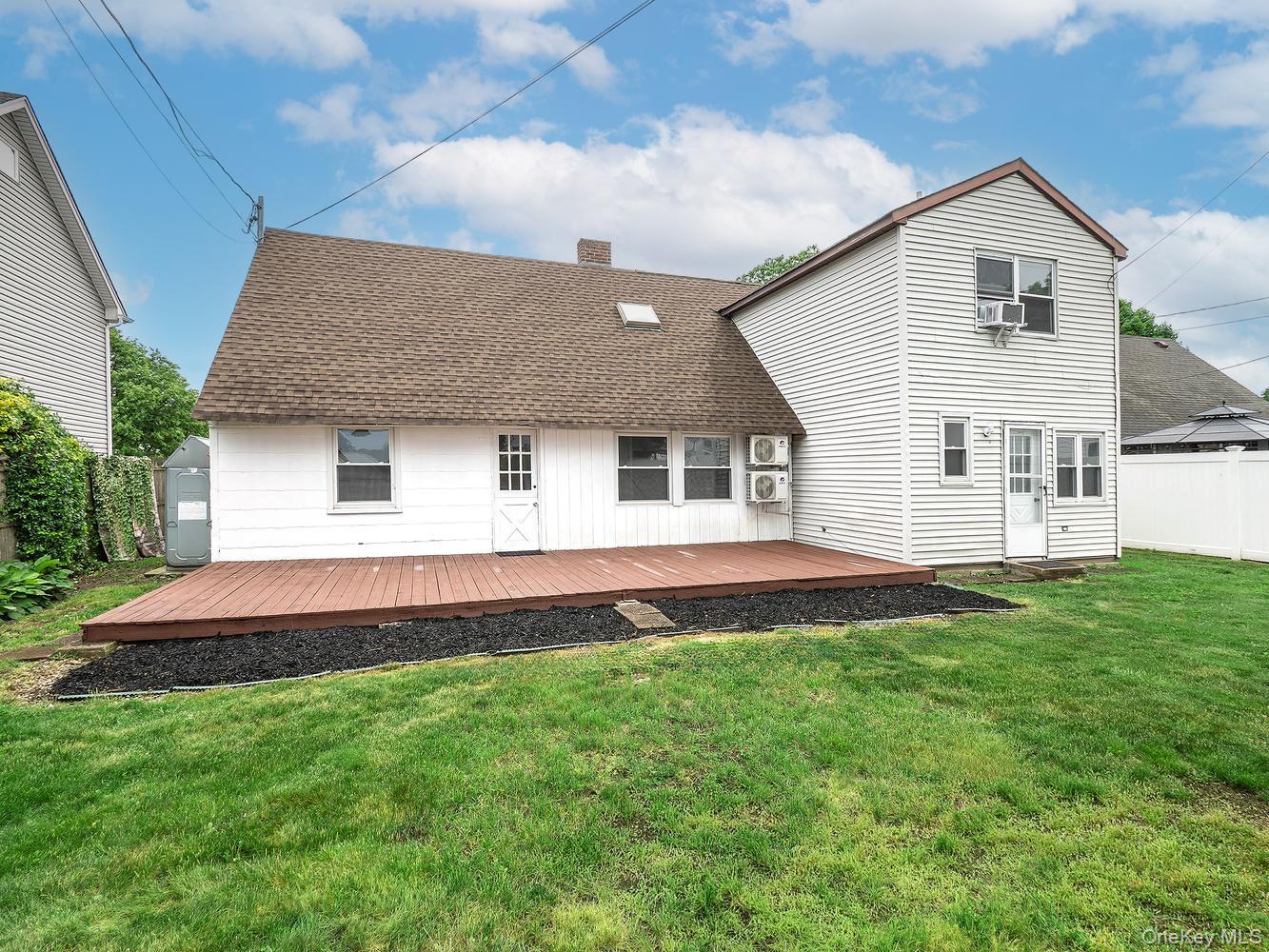 61 Kingfisher Road Levittown, NY 11756 - Photo 24 of 27