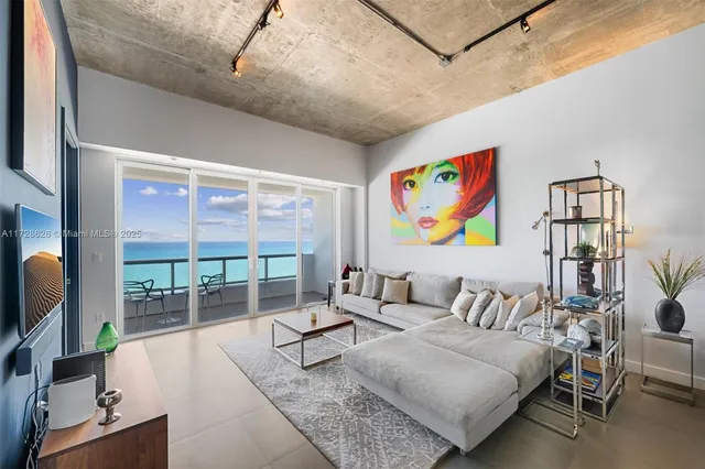 $799,000 | 5601 Collins Avenue, Unit PH5, Miami Beach, FL 33140