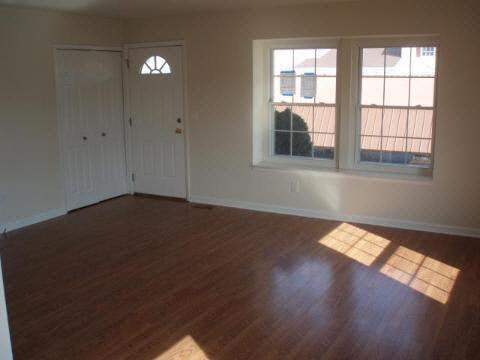 28221 Raleigh Crescent New Baltimore, MI 48051 - Photo 3 of 14 941963-2.JPG