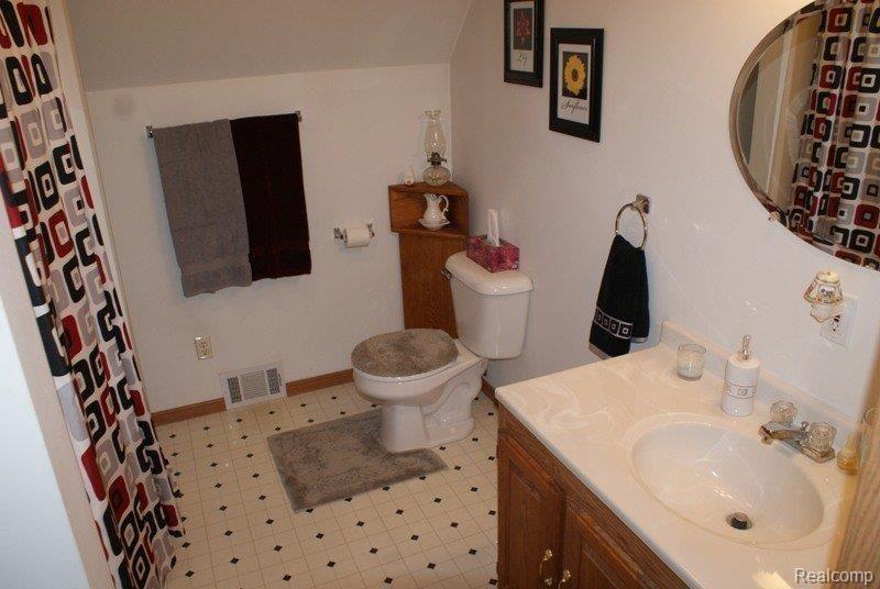 2207 Imlay City Road Lapeer, MI 48446 - Photo 17 of 22 DSC03931.JPG