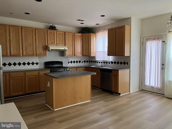 $2,750 | 2513 Woodrow Wilson Drive, Herndon, VA 20171