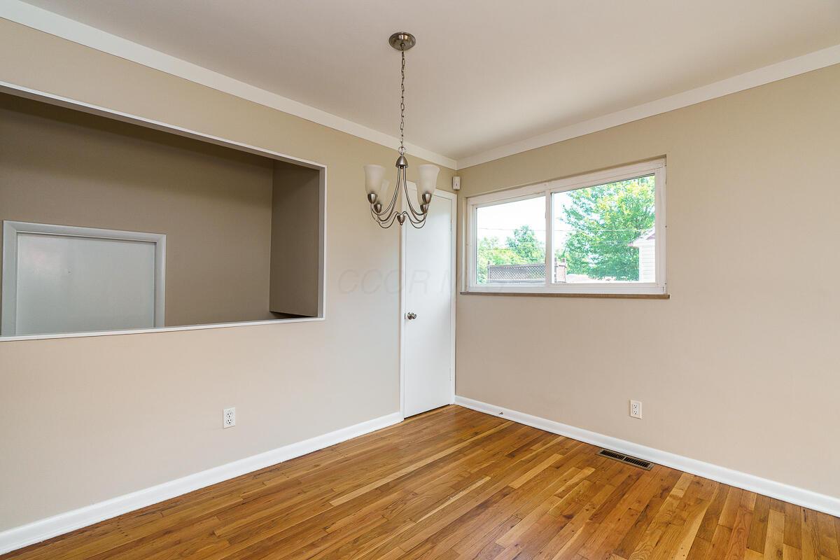2250 Nottingham Road Columbus, OH 43221 - Photo 6 of 25 Dining Area