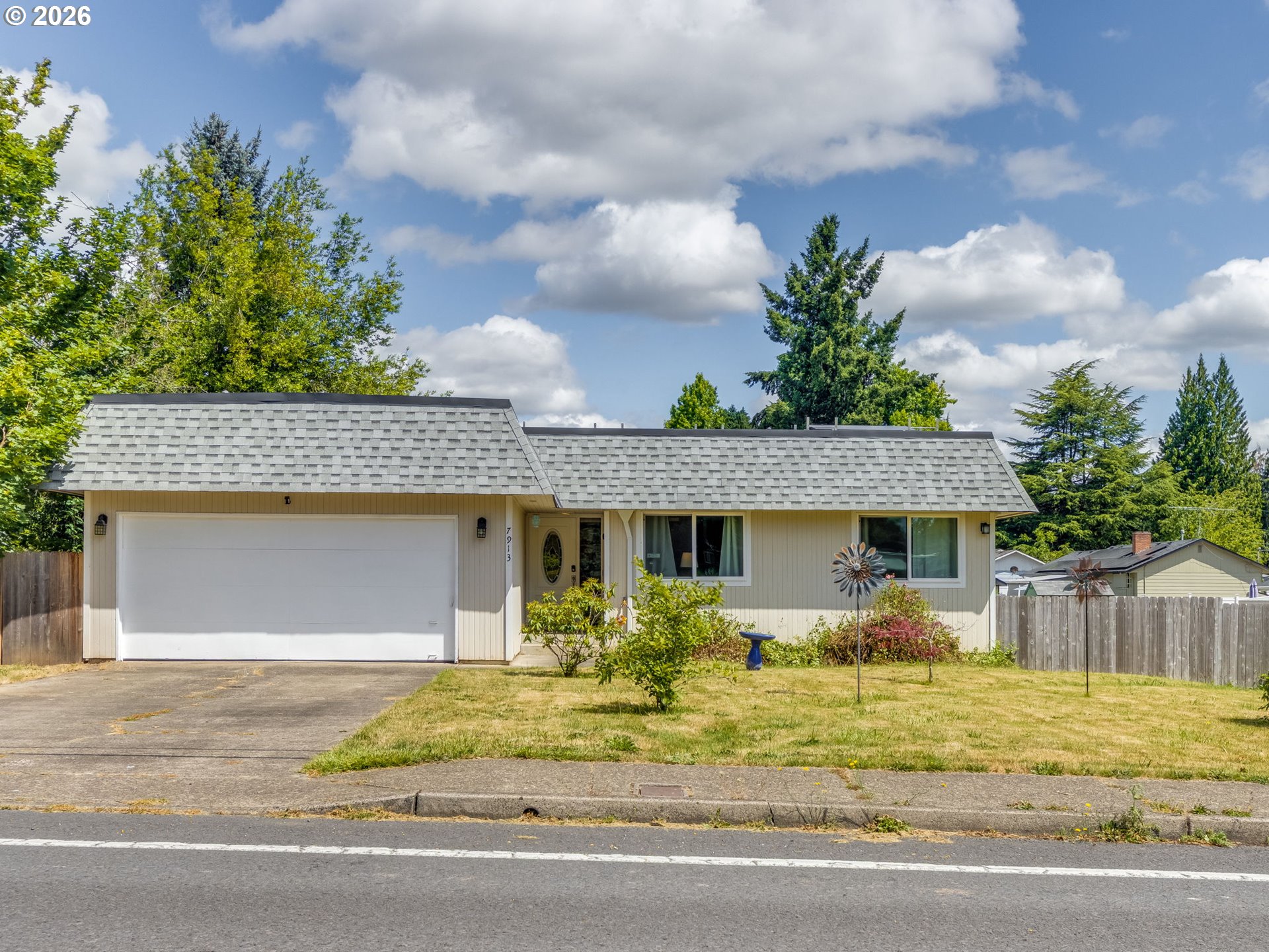 7913 Southeast Clackamas Road Milwaukie, OR 97267 - Photo 3 of 44