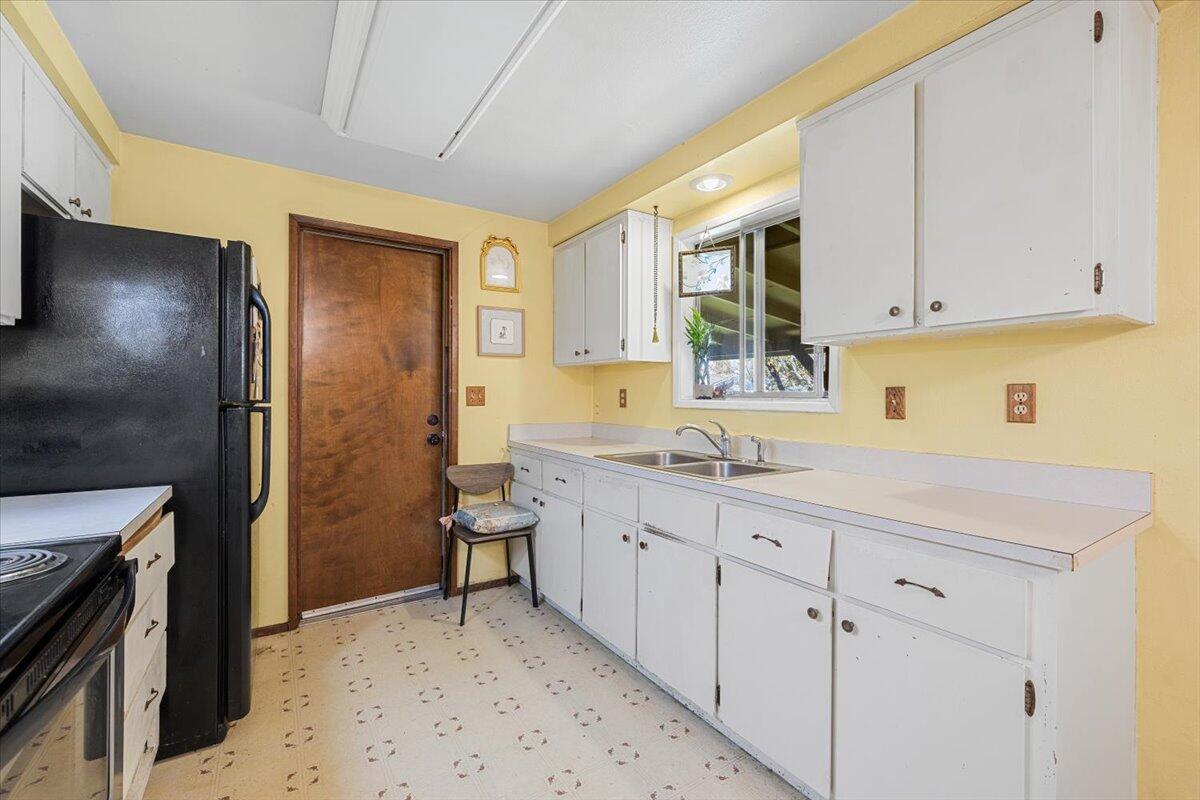 2280 Delta Waters Road Medford, OR 97504 - Photo 8 of 25 09-CI_0835