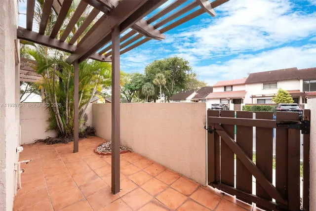 a view of a pathway along a building