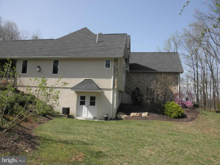 8806 Mountain Road Alburtis, PA 18011 - Photo 5 of 25 Exterior Side