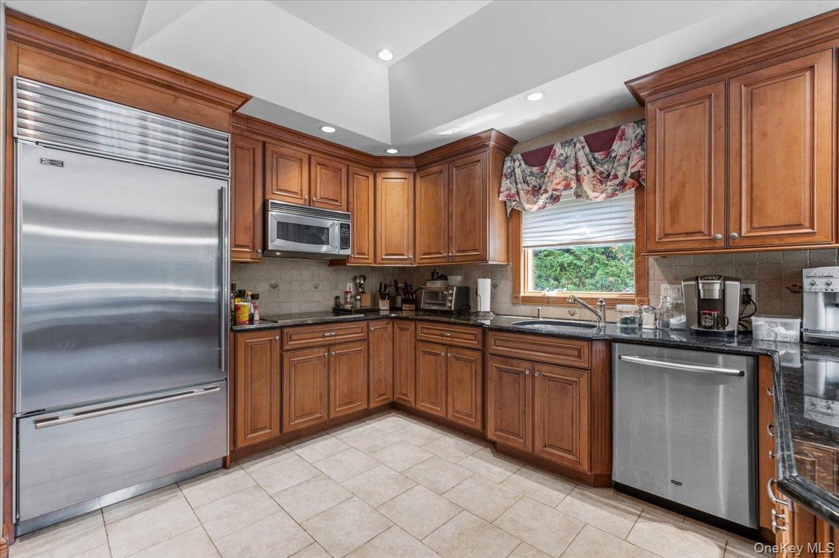 100 Cabot Road Massapequa, NY 11758 - Photo 7 of 49