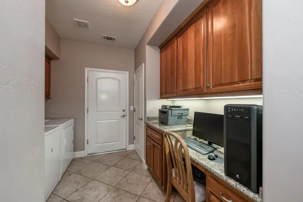 $1,050,000 | 4907 West Lakewood Court, Visalia, CA 93291