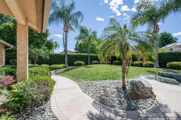 $1,050,000 | 4907 West Lakewood Court, Visalia, CA 93291