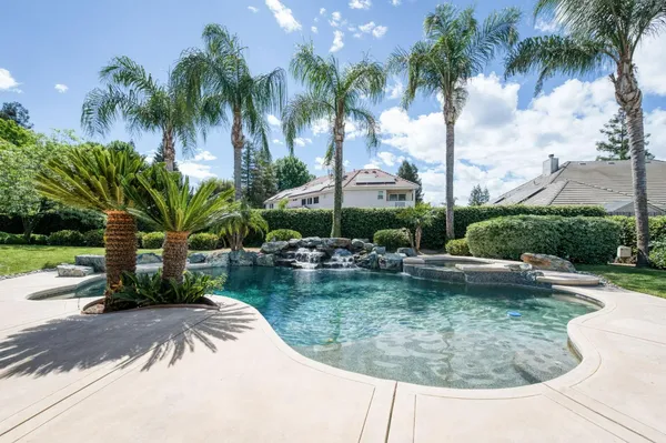 $1,050,000 | 4907 West Lakewood Court, Visalia, CA 93291