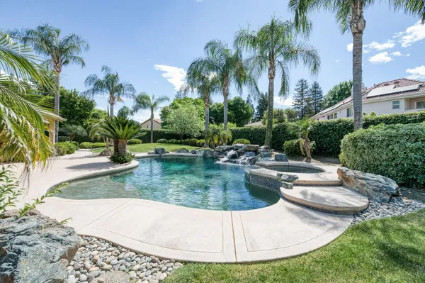 $1,050,000 | 4907 West Lakewood Court, Visalia, CA 93291