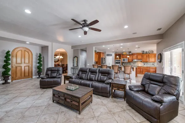 $1,050,000 | 4907 West Lakewood Court, Visalia, CA 93291