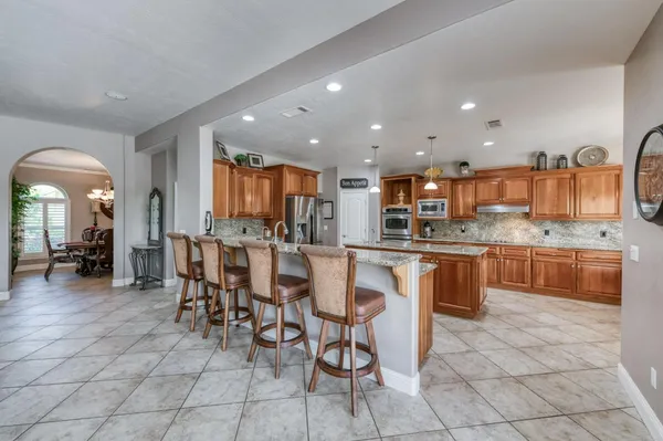 $1,050,000 | 4907 West Lakewood Court, Visalia, CA 93291