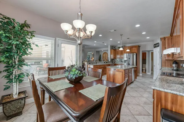 $1,050,000 | 4907 West Lakewood Court, Visalia, CA 93291