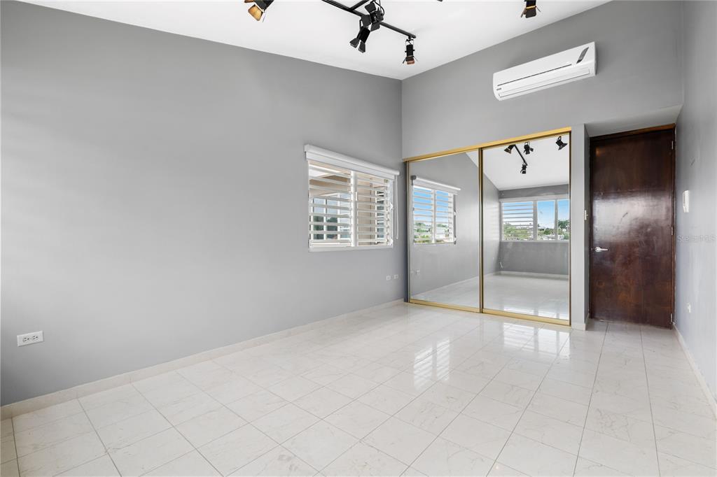 1 Street, Unit 606 Guaynabo, PR 00966 - Photo 18 of 32 a view of an empty room with a window