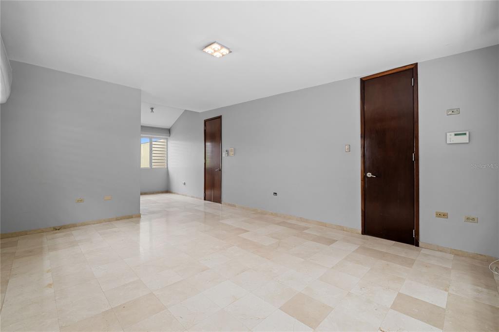 1 Street, Unit 606 Guaynabo, PR 00966 - Photo 25 of 32 a view of an empty room with a window