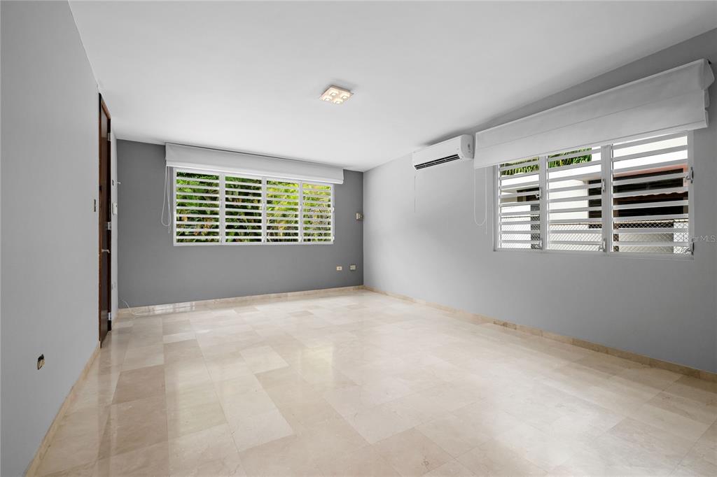 1 Street, Unit 606 Guaynabo, PR 00966 - Photo 26 of 32 a view of an empty room with a window